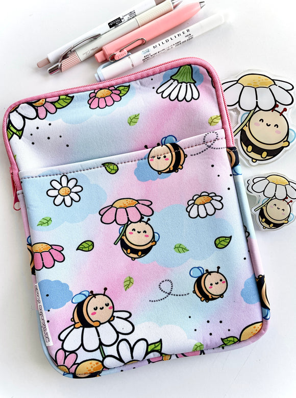 BOOK SLEEVE - DAISY MEADOW BEE - Marshmallow Studio